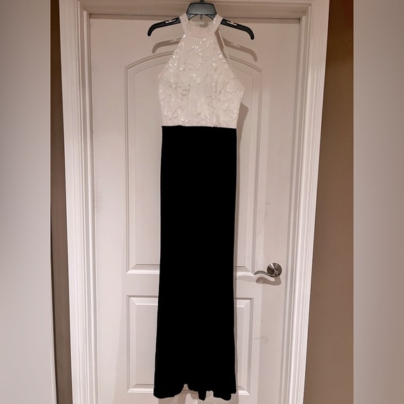 B. Darlin, size 9/10, black & white with sequined appliqués. - Picture 2 of 3